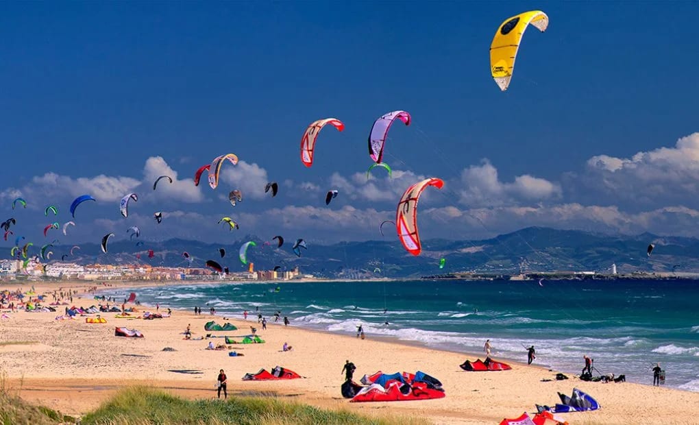 Tarifa: surf, historia y compras con vistas a África
